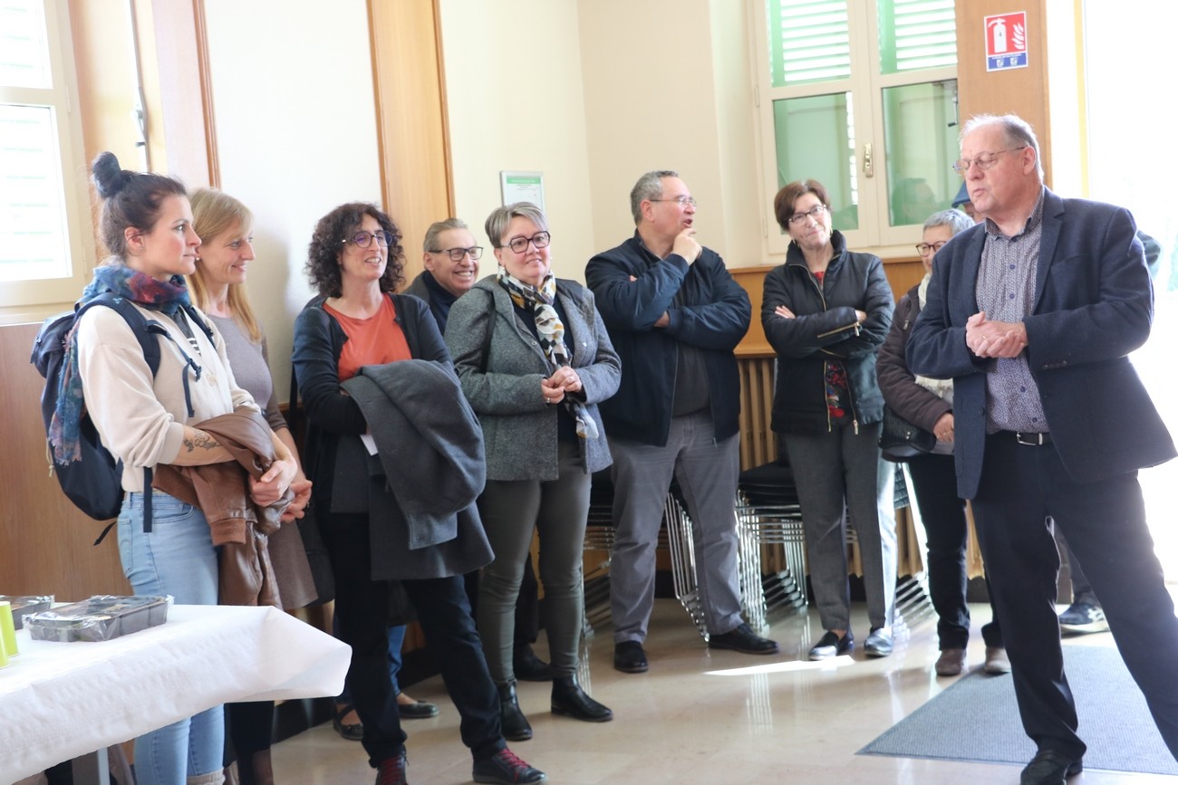 Accueil des collegiens par le maire de vonnas 002