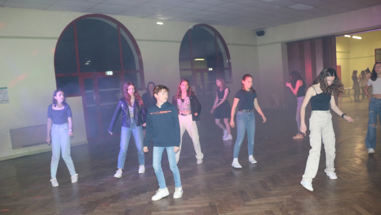 Boum des collegiens a baneins 001