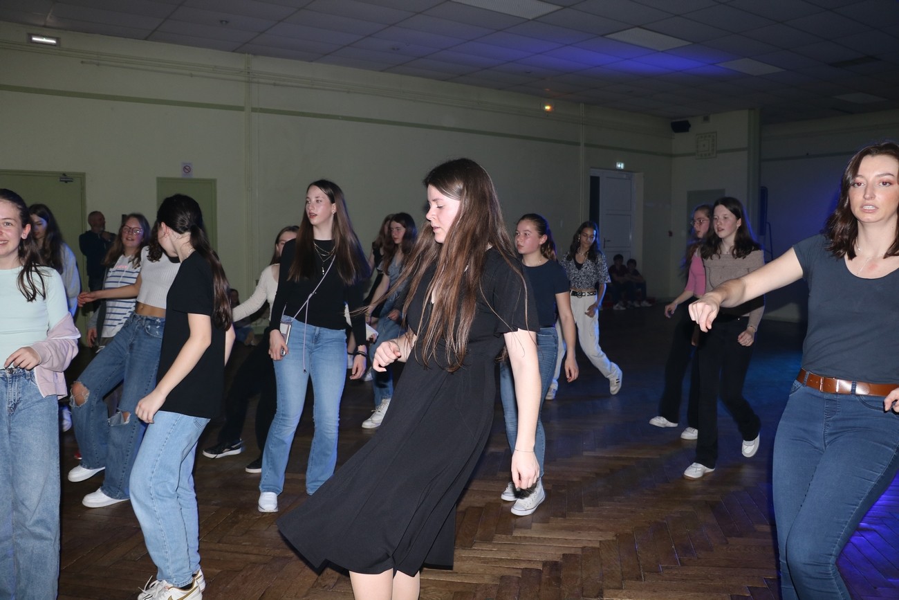 Boum des collegiens a baneins 011