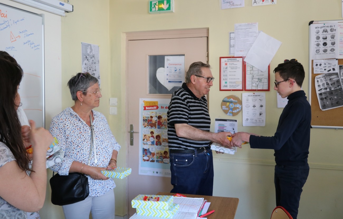 Remise de dictionnaire au collège St Charles à Châtillon 4 mai 2023 003
