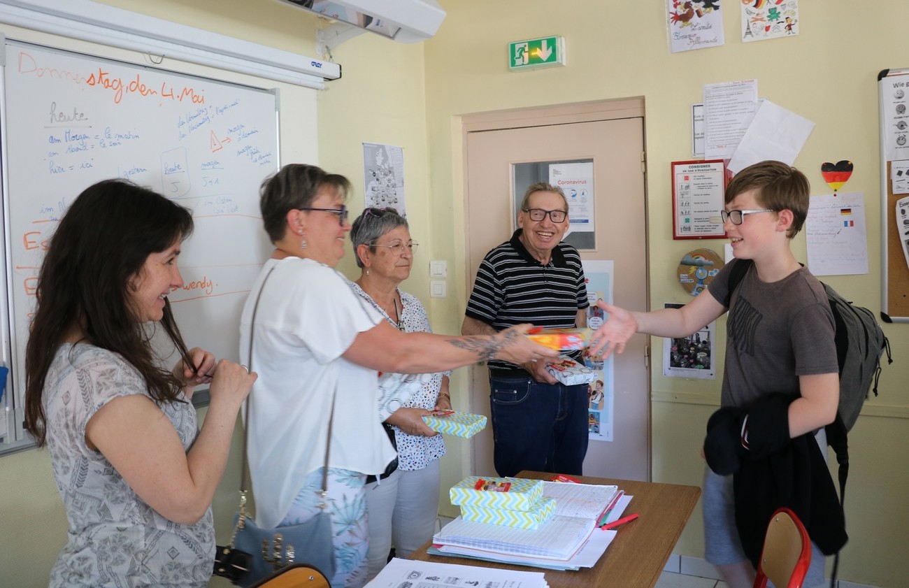 Remise de dictionnaire au collège St Charles à Châtillon 4 mai 2023 004