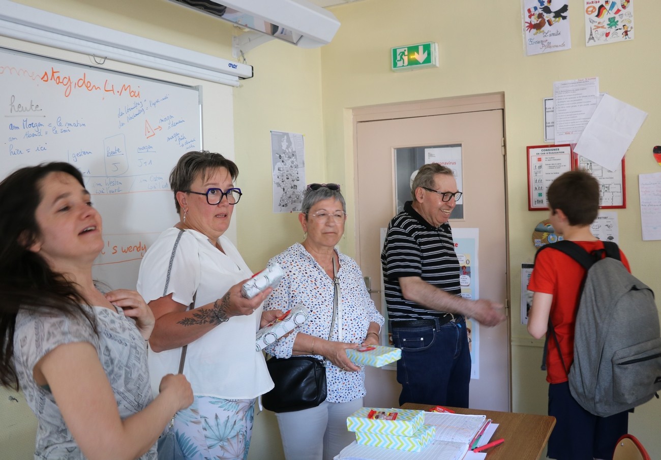 Remise de dictionnaire au collège St Charles à Châtillon 4 mai 2023 005