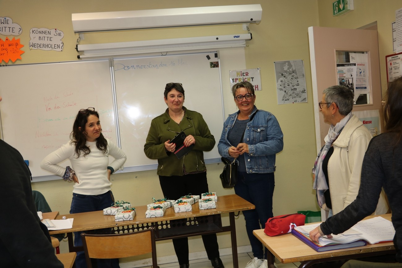 Remise des dictionnaire aux ecoles 004