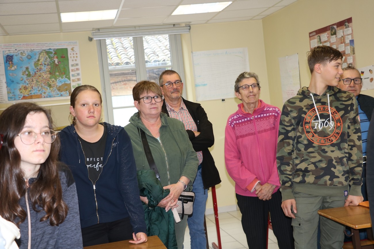 Remise des dictionnaire aux ecoles 005