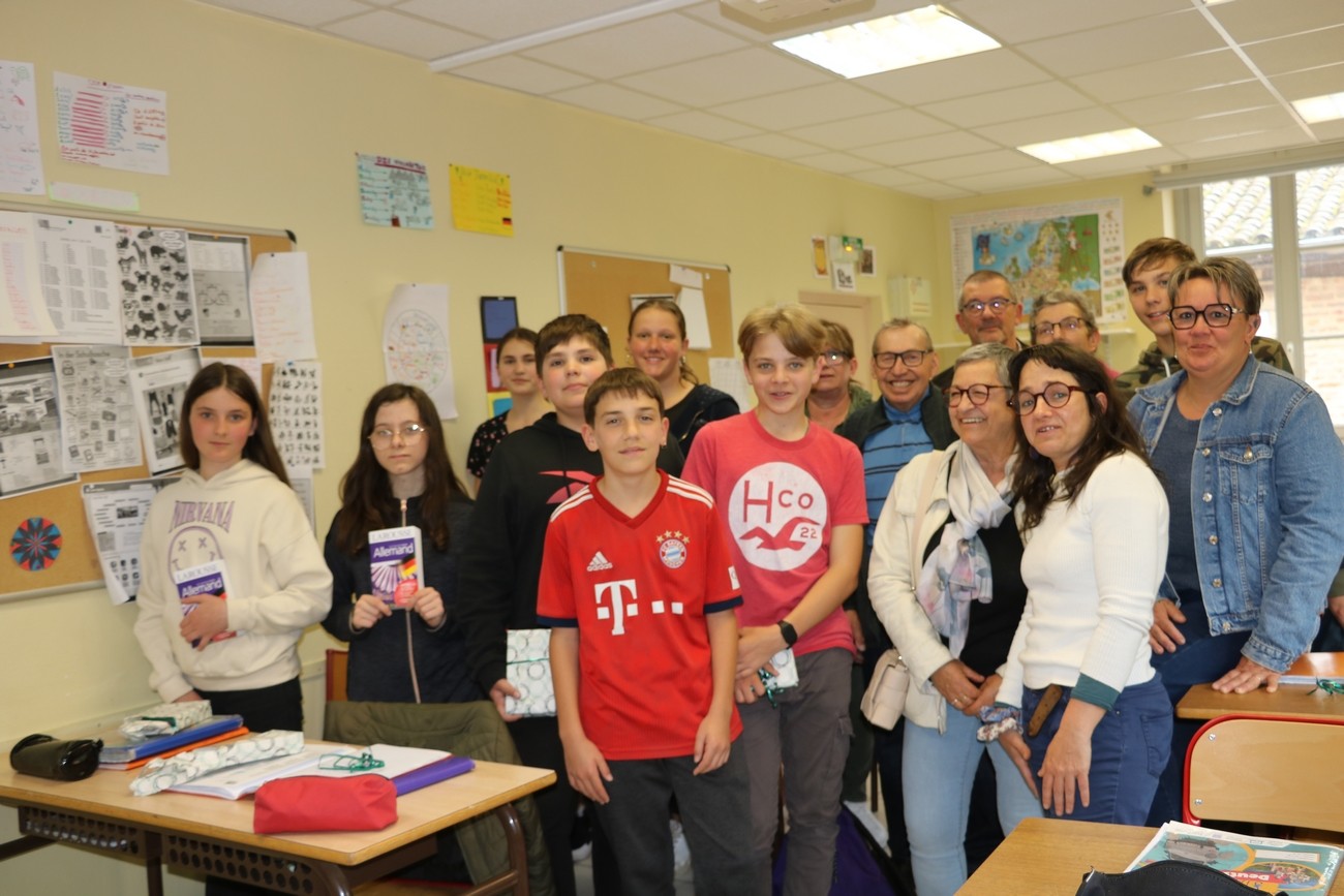 Remise des dictionnaire aux ecoles 006