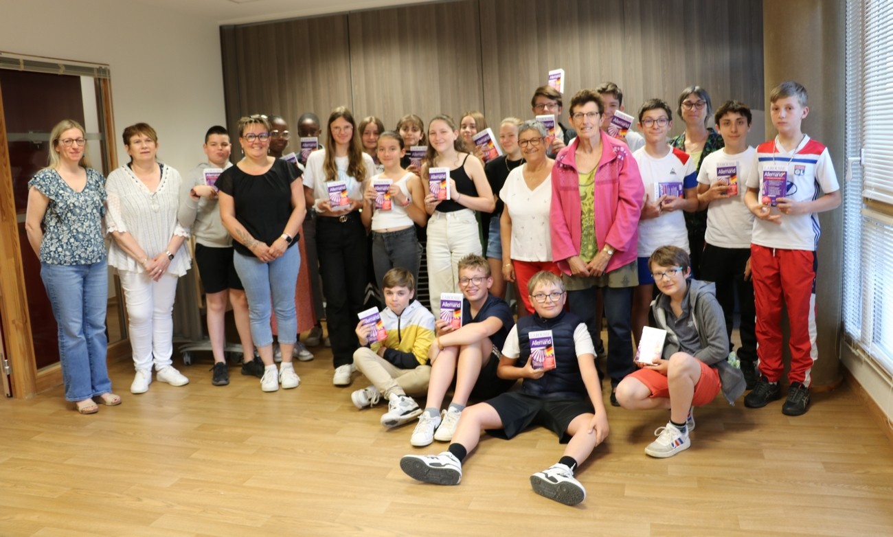 Remise des dictionnaires au college eugene dubois 2 juin 2023 008